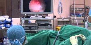 Фото: Проведение оперативного вмешательства при гистероскопии